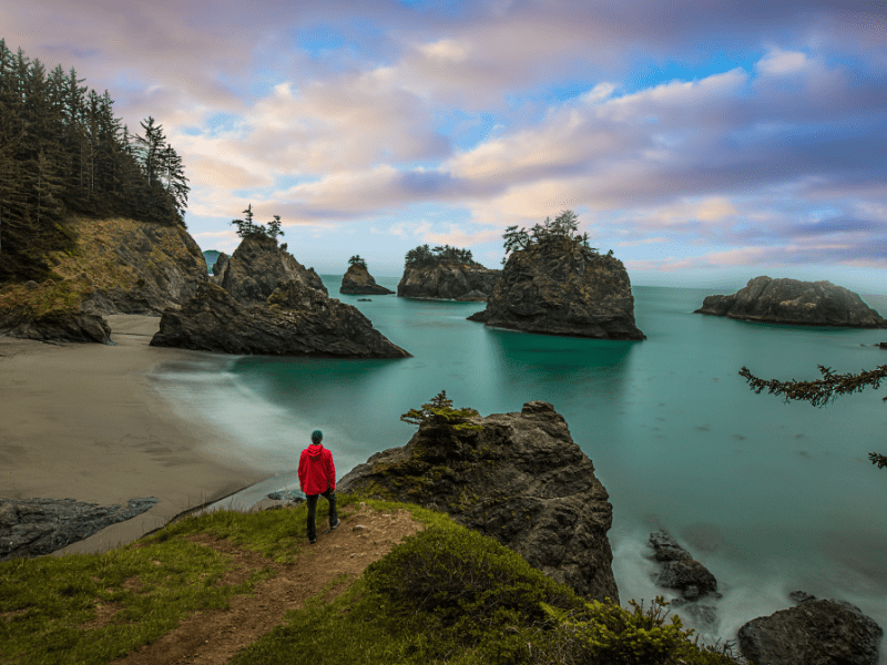 Why does the Oregon Coast has so many rocks