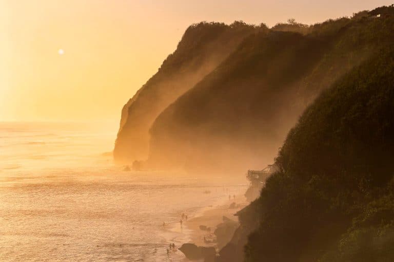 Shhh… Quiet Beaches of the Oregon Coast: Peaceful Shores for Reflection and Relaxation 🏖️🤫