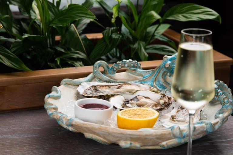 Tide-to-Table: 13 Local Seafood Specials to Try on the Oregon Coast This Season 🦀🍤