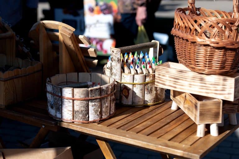Coastal Artisan Markets: Where to Find Unique Handmade Crafts on the Oregon Coast 🎨🛍️