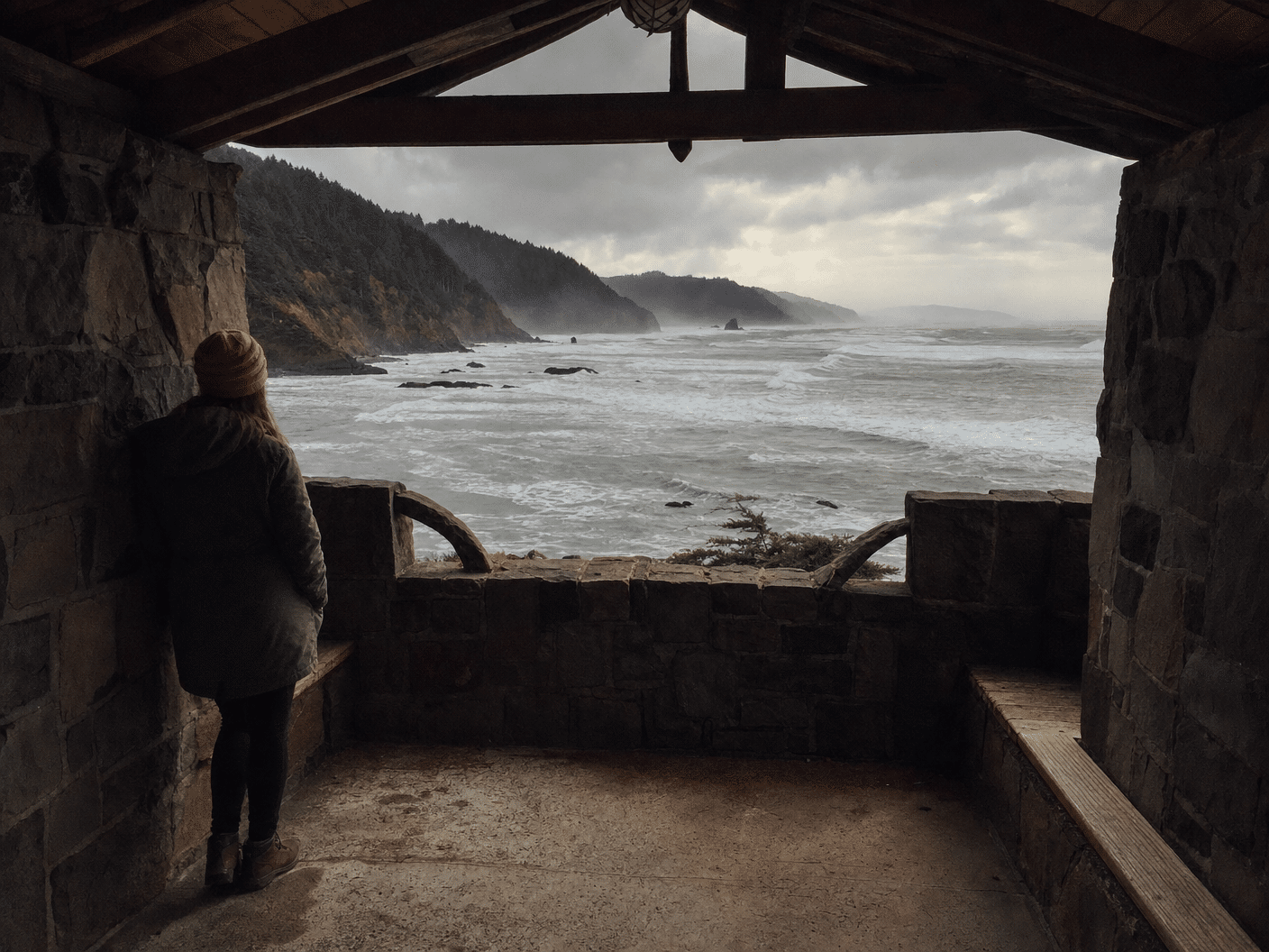Protected viewpoint for safe storm watching at Siletz Bay